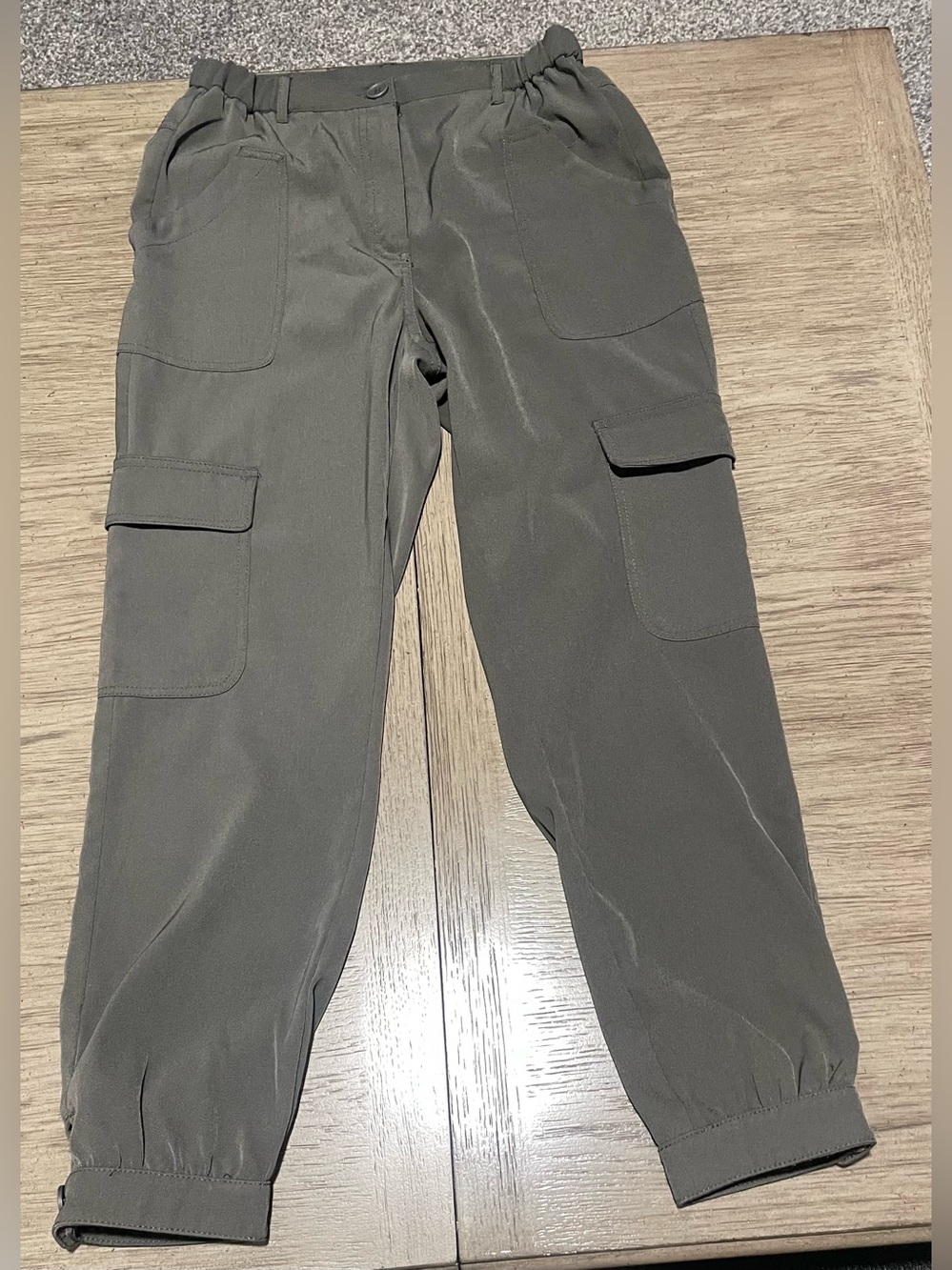 Max Studio women’s pants, jogger style, size small, green
